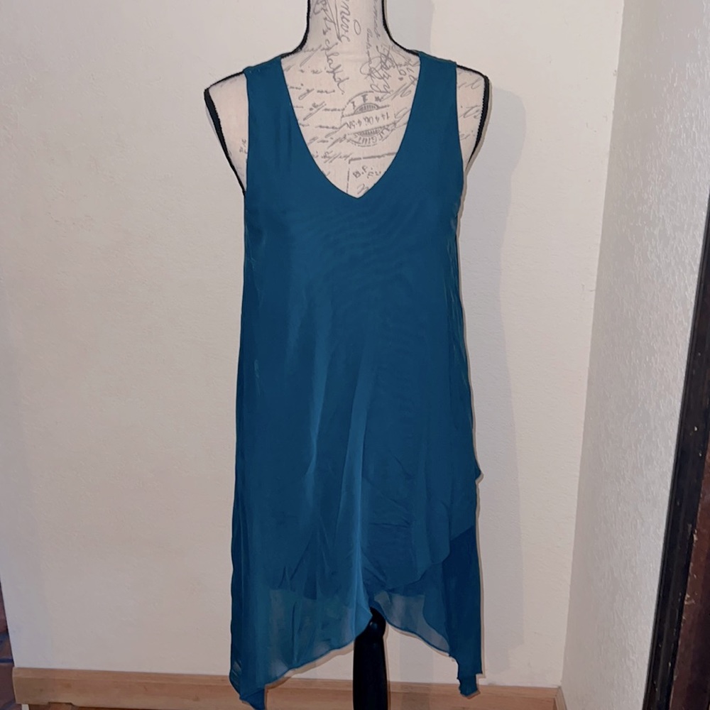 Soma shark bite hem tunic